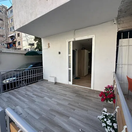 Center * Sarandë