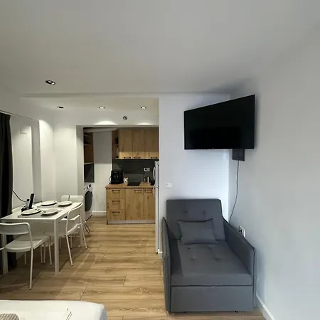Center * Sarandë
